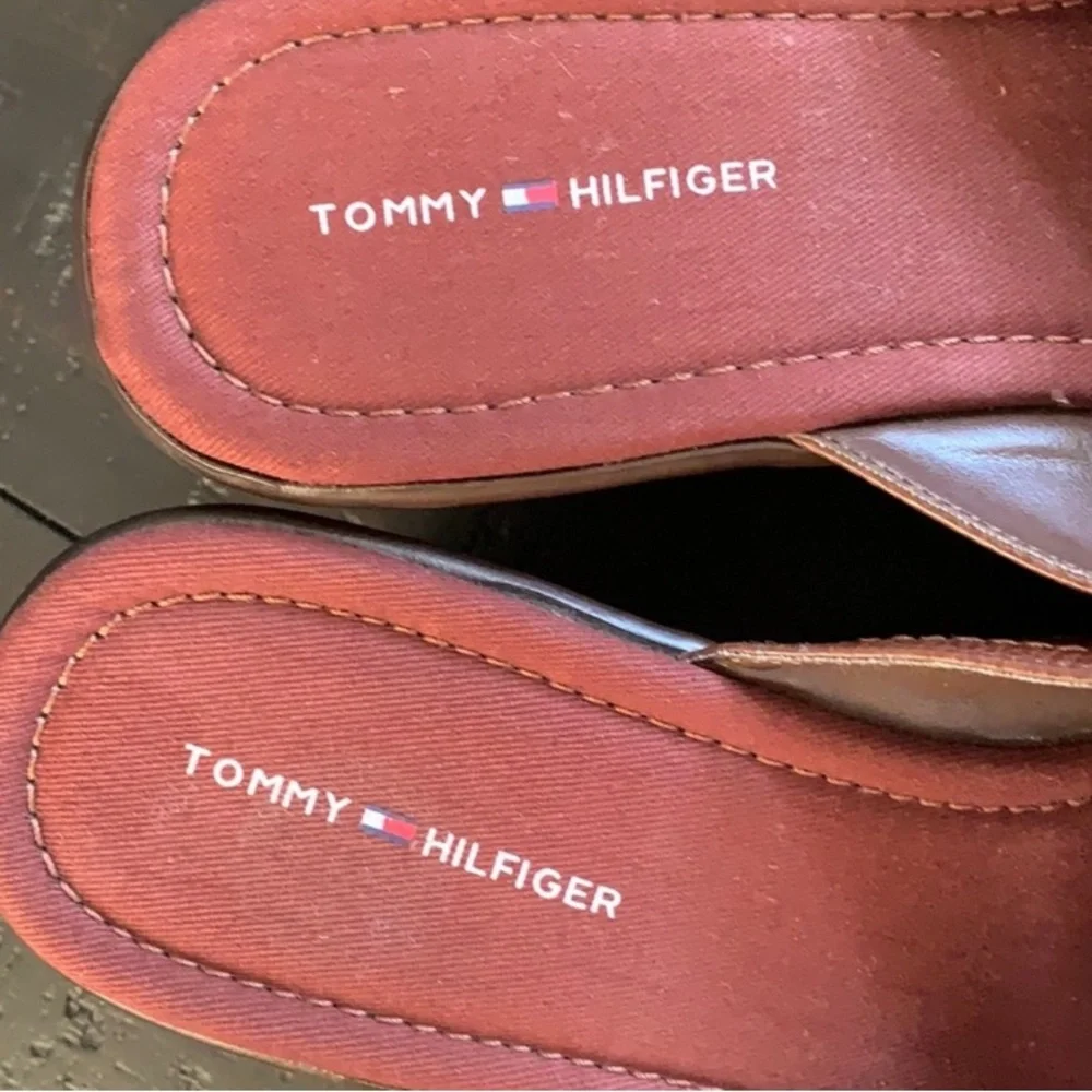 Excellent Preowned Condition Tommy Hilfiger Wedge Sandals Size 8.5. Very Cute